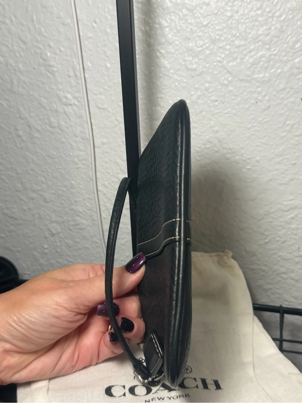 Coach Vintage Black Pebbled Leather Wristlet White Stitching Y2K Soho - Dust Bag